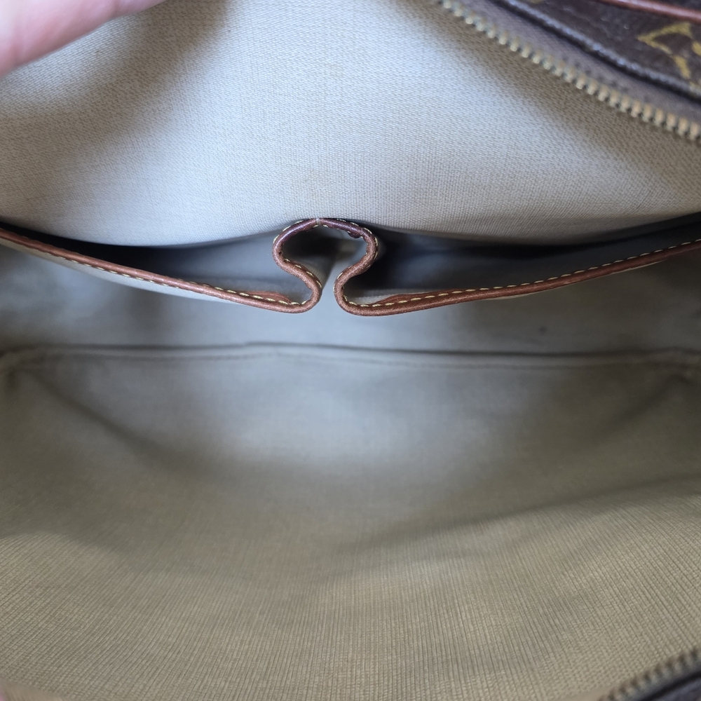 Louis Vuitton Sac Reporter GM in Monogram Canvas with Adjustable Strap - Picture 12 of 16